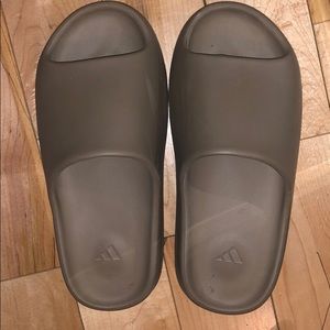 New yeezy slides come with box